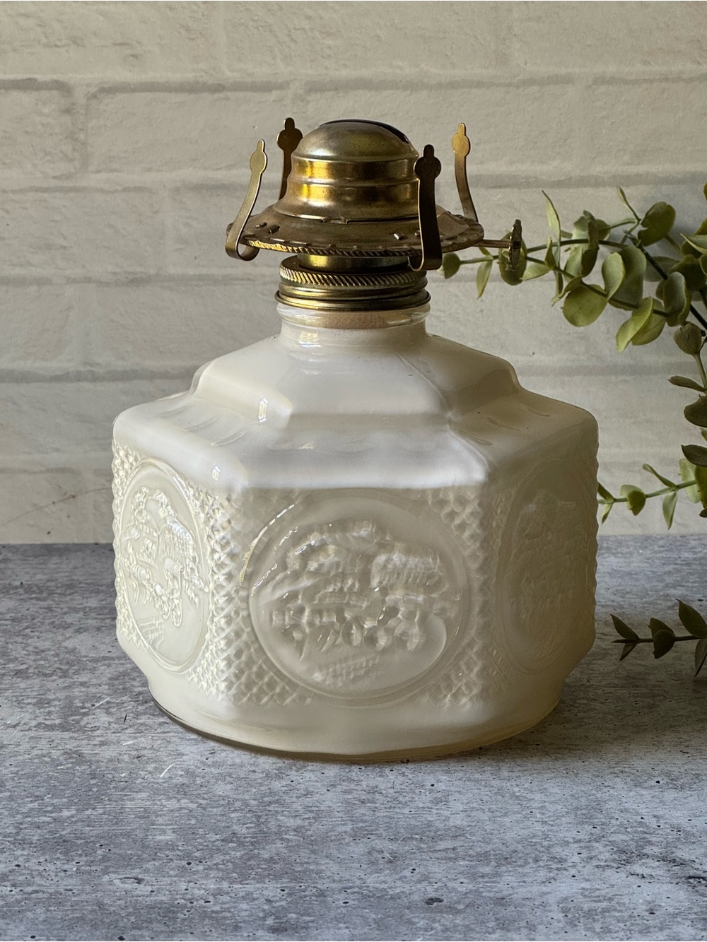 Vintage Lamplight Farms Milk Glass White Oil Lamp Kerosene Lamps Horse and Buggy